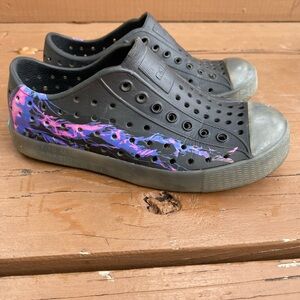 Native Kids Shoes. Black with Purple Pink Streak